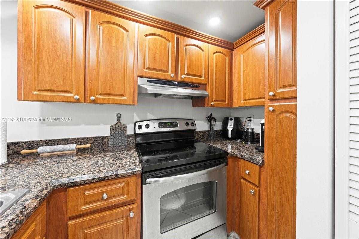 Small Image of 540 BRICKELL KEY DR #412, Miami Number 11