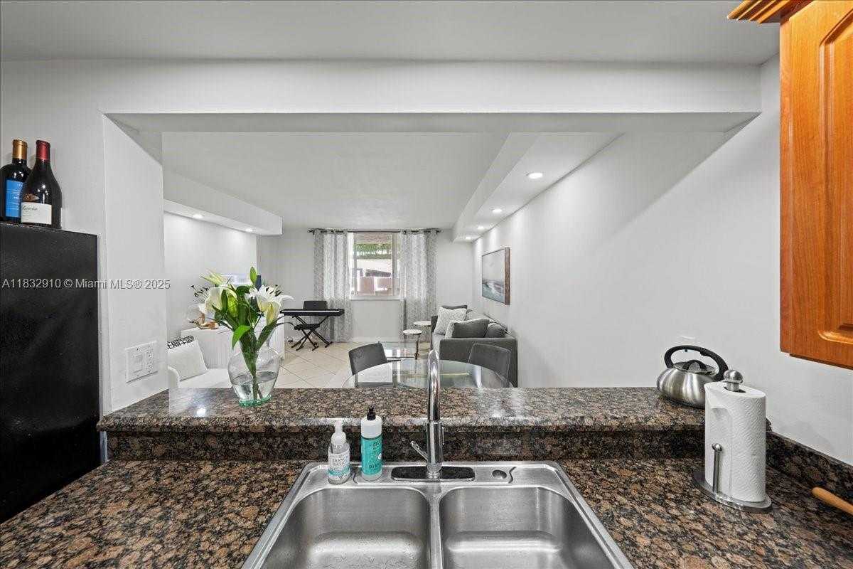Small Image of 540 BRICKELL KEY DR #412, Miami Number 16