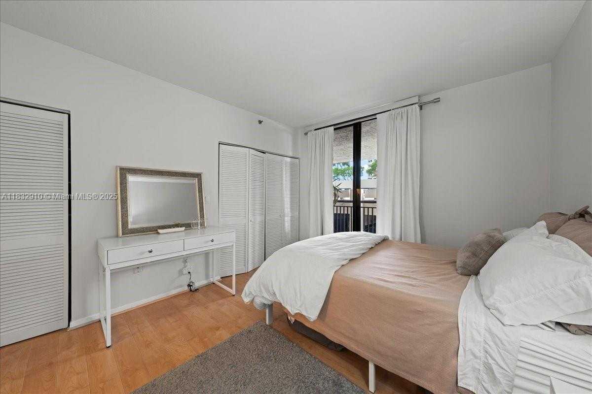 Small Image of 540 BRICKELL KEY DR #412, Miami Number 17