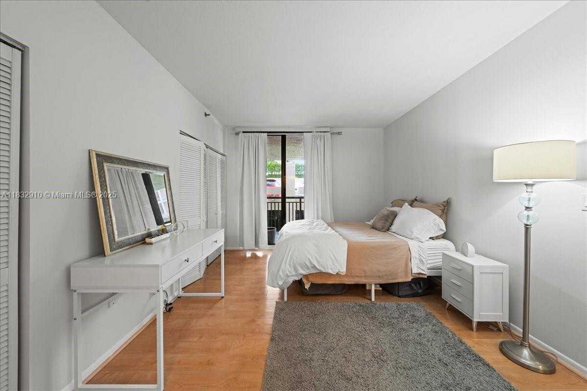 Small Image of 540 BRICKELL KEY DR #412, Miami Number 18