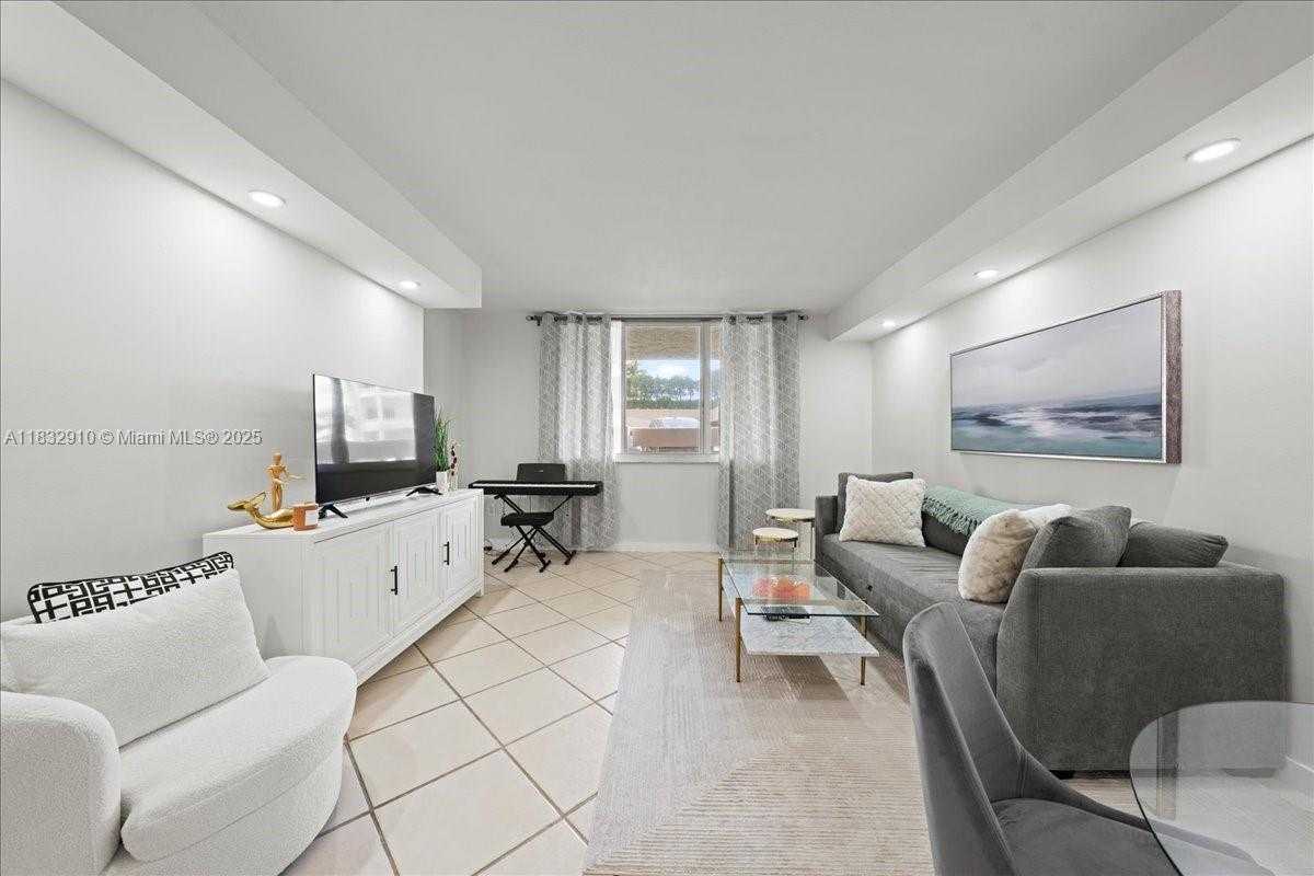 Small Image of 540 BRICKELL KEY DR #412, Miami Number 2
