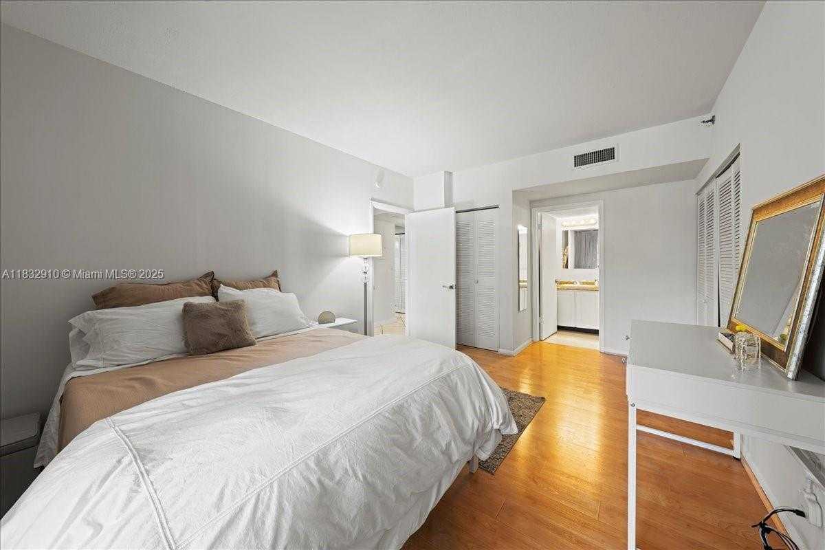 Small Image of 540 BRICKELL KEY DR #412, Miami Number 20