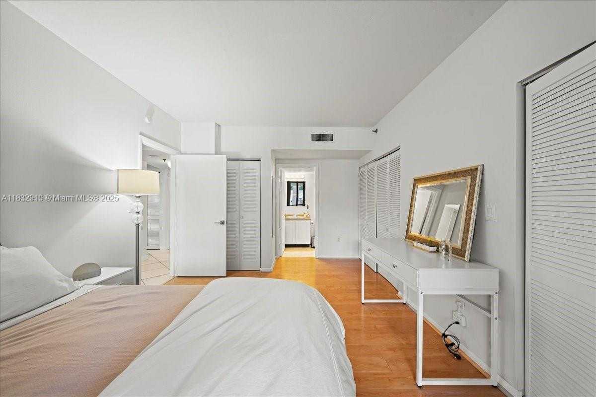 Small Image of 540 BRICKELL KEY DR #412, Miami Number 21