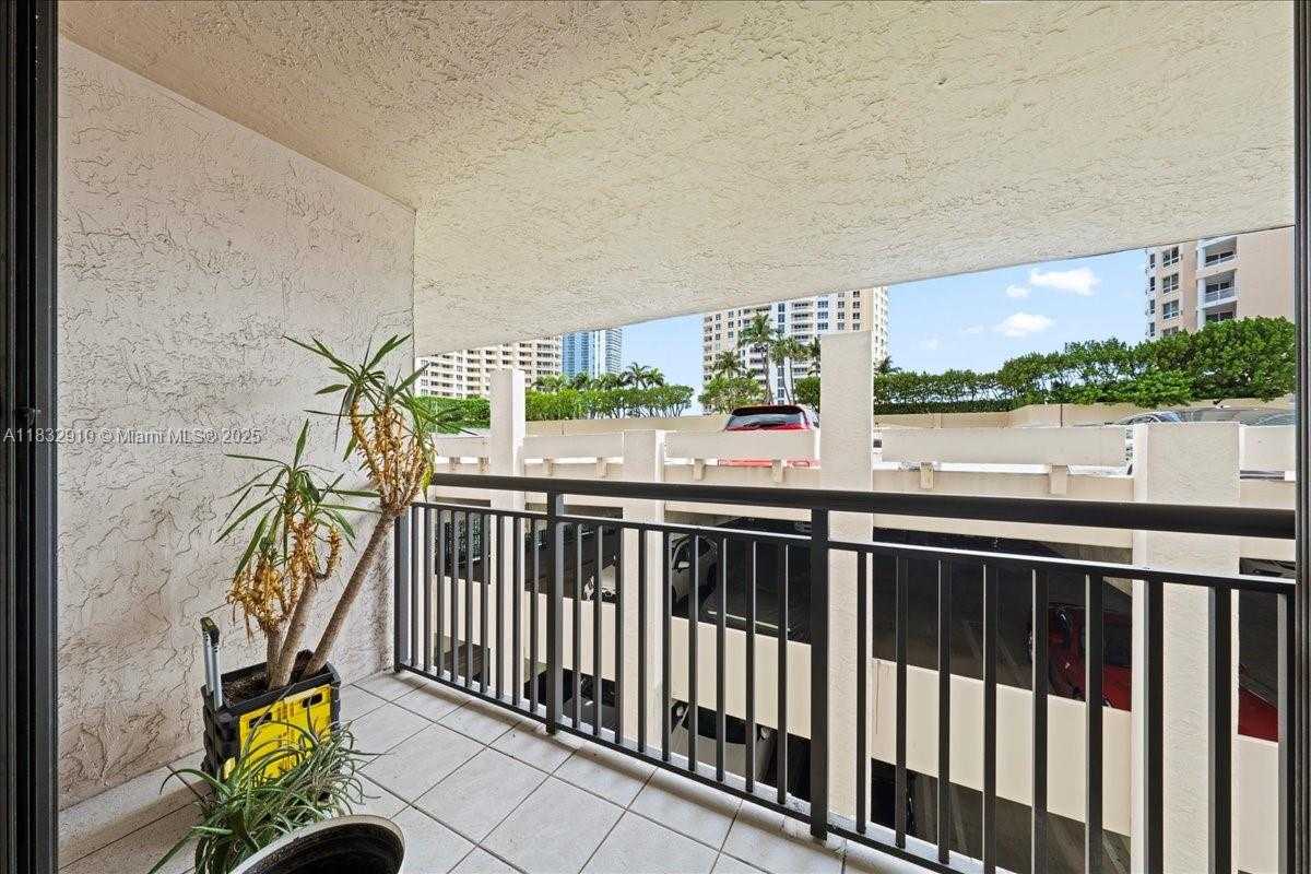 Small Image of 540 BRICKELL KEY DR #412, Miami Number 22