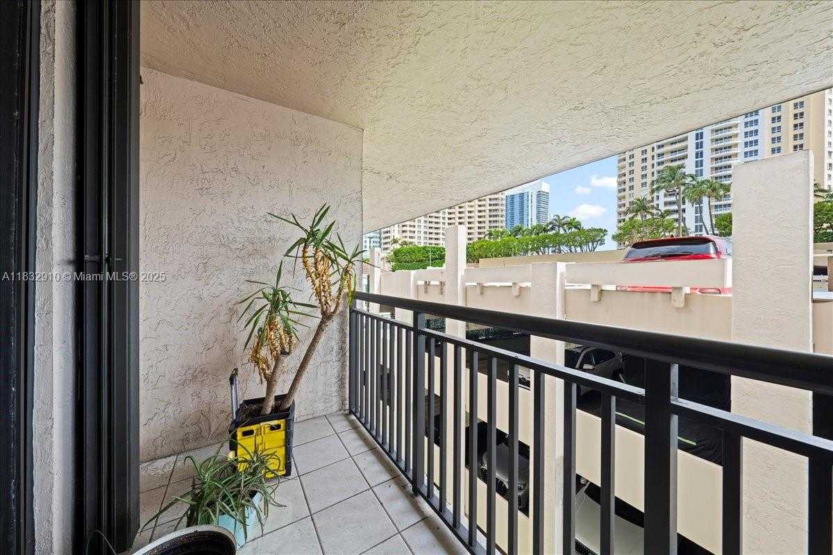 Small Image of 540 BRICKELL KEY DR #412, Miami Number 23