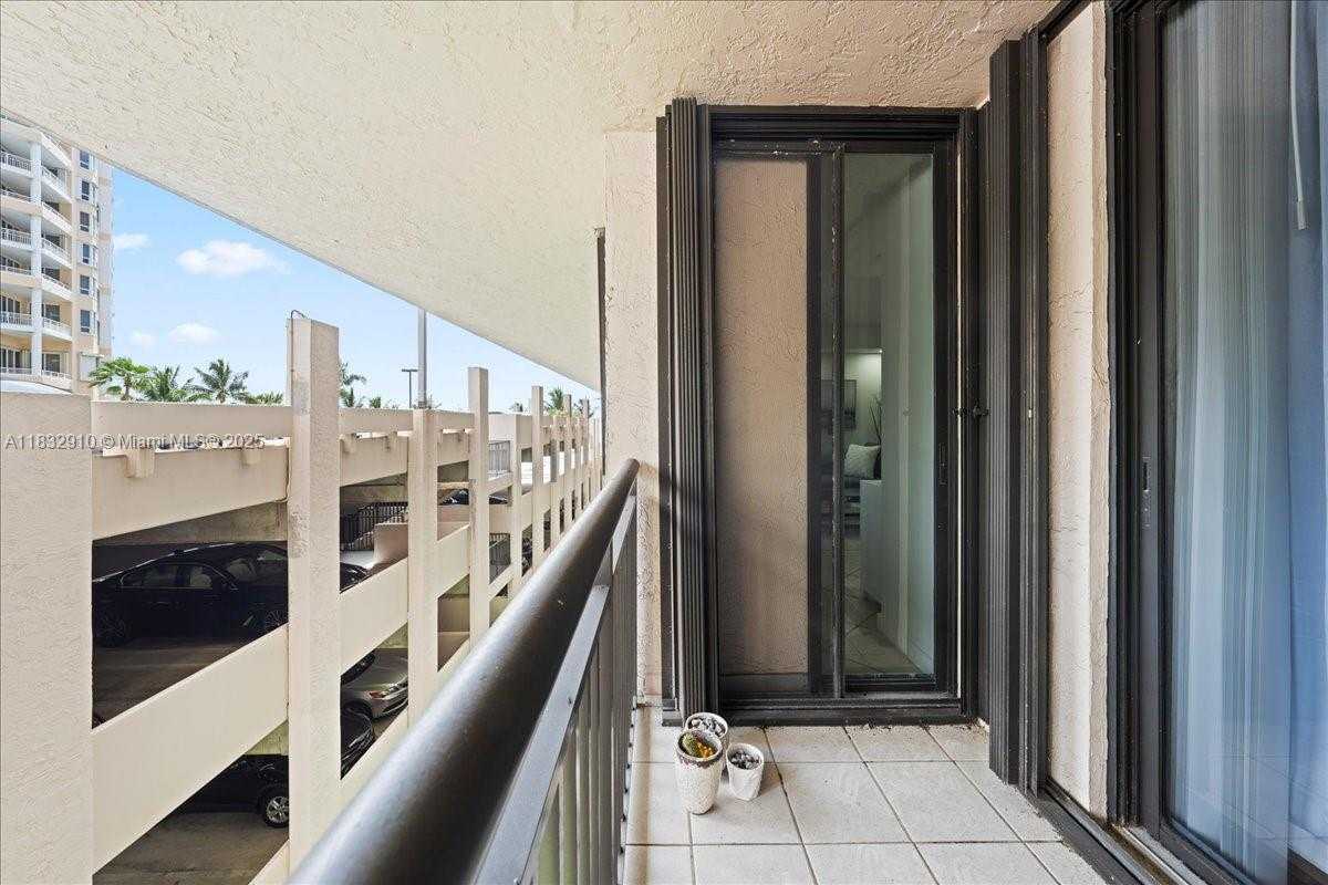Small Image of 540 BRICKELL KEY DR #412, Miami Number 24