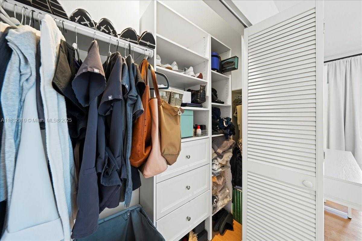 Small Image of 540 BRICKELL KEY DR #412, Miami Number 26