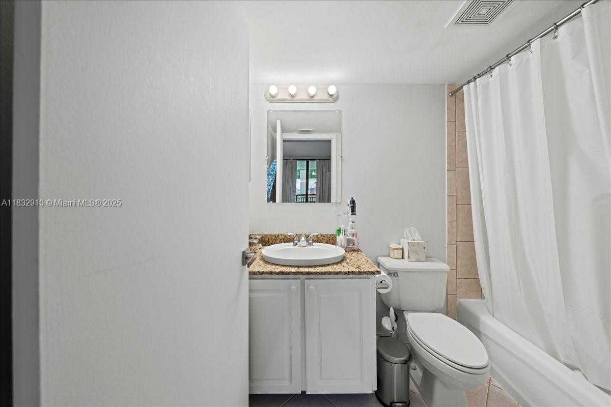 Small Image of 540 BRICKELL KEY DR #412, Miami Number 27