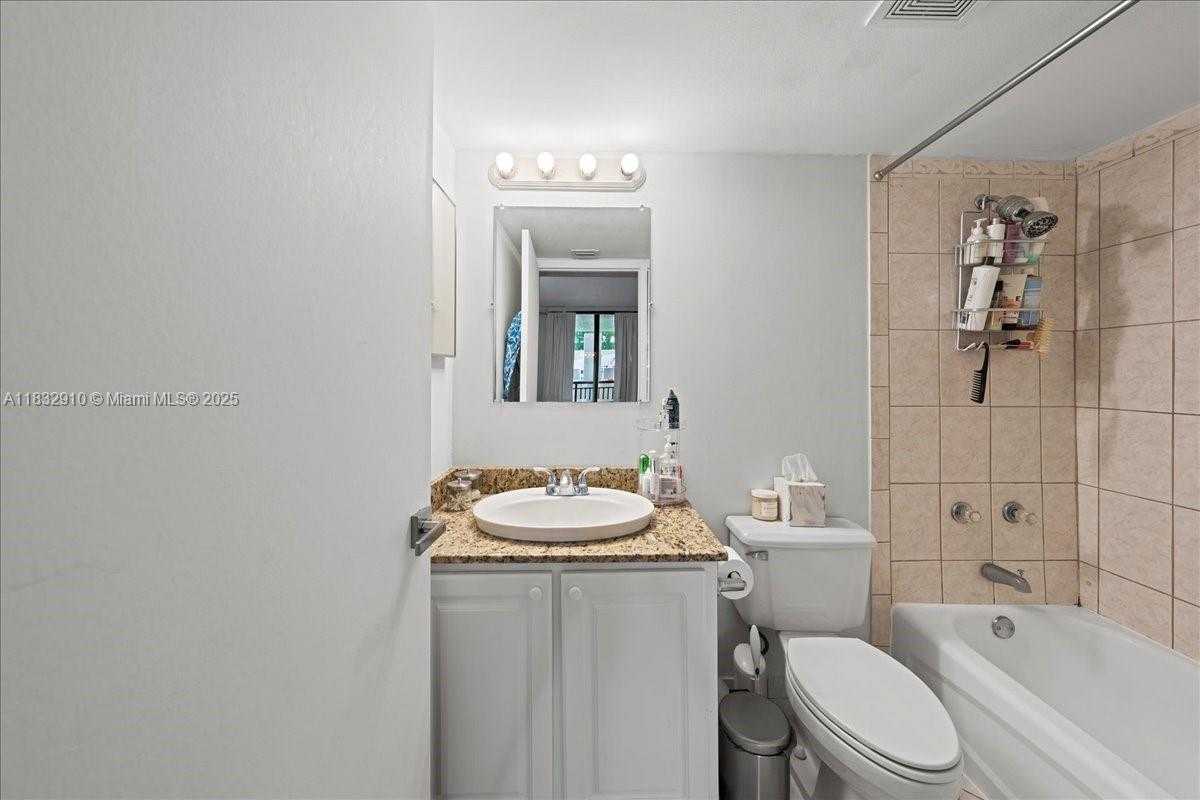 Small Image of 540 BRICKELL KEY DR #412, Miami Number 29