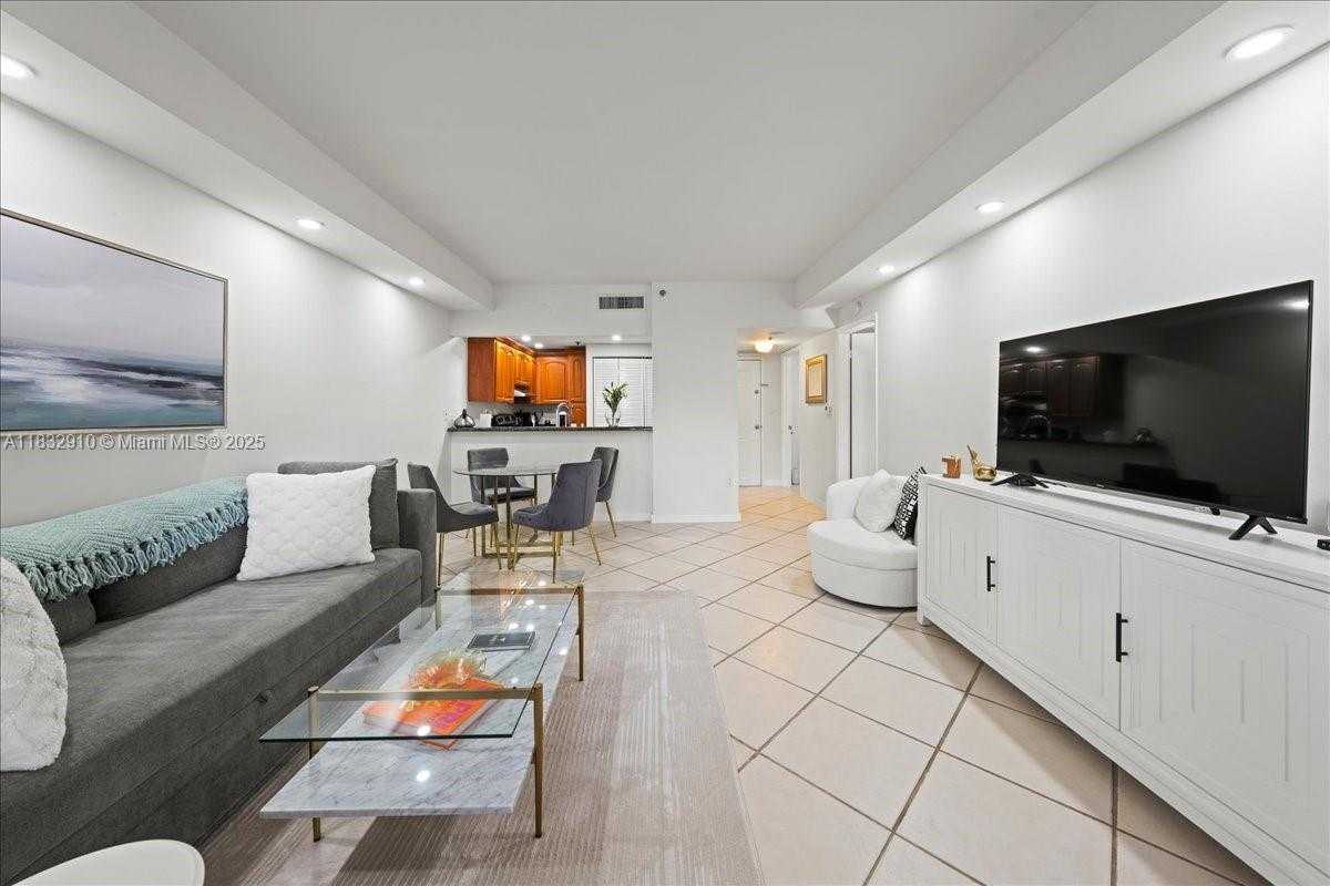 Small Image of 540 BRICKELL KEY DR #412, Miami Number 4