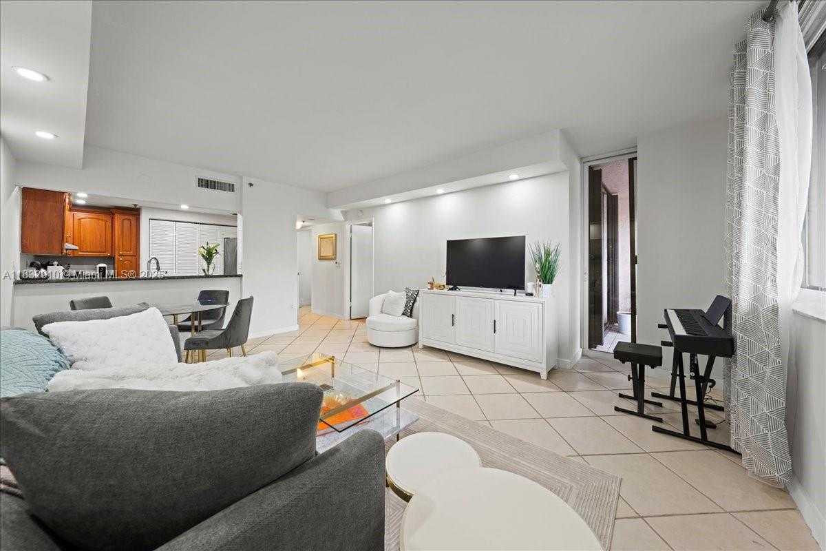Small Image of 540 BRICKELL KEY DR #412, Miami Number 5