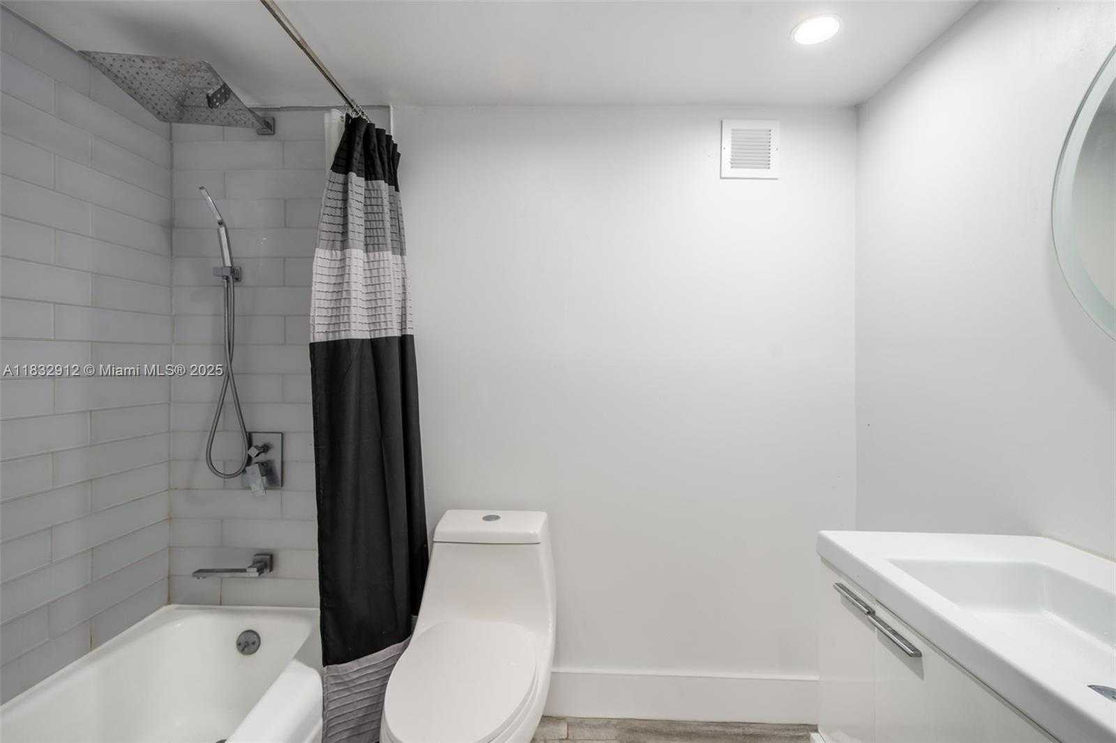 Small Image of 3180 SOUTH OCEAN DR #1703, Hallandale Beach Number 10
