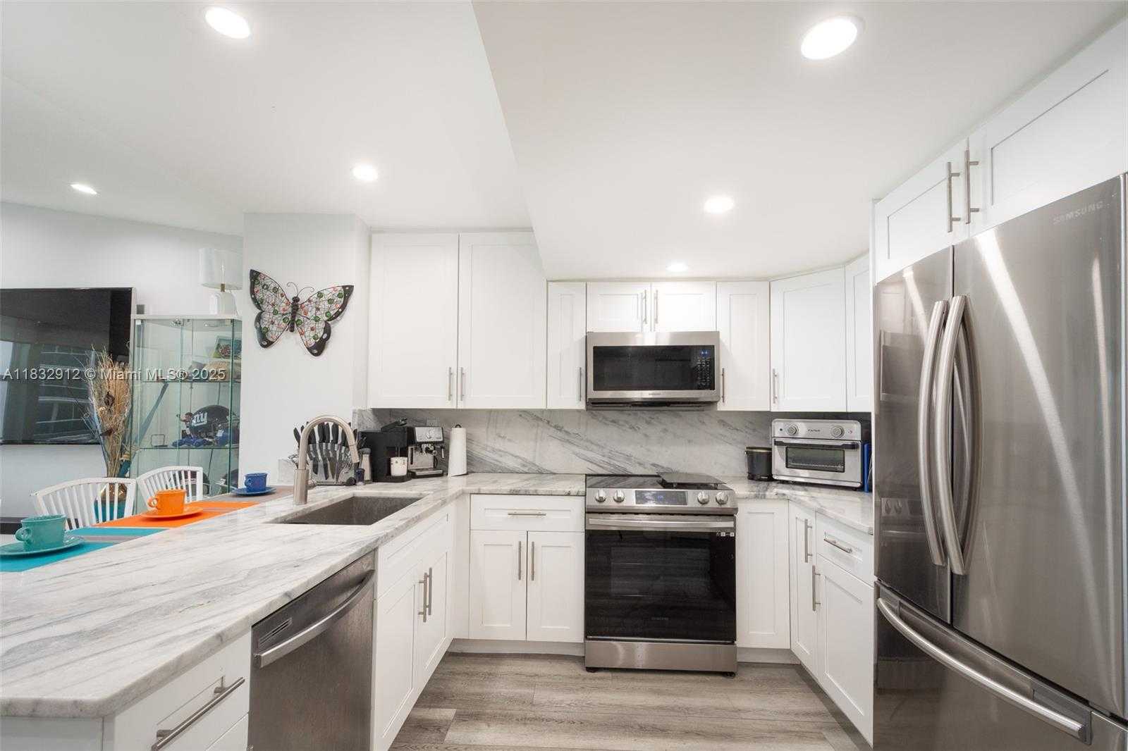 Small Image of 3180 SOUTH OCEAN DR #1703, Hallandale Beach Number 5