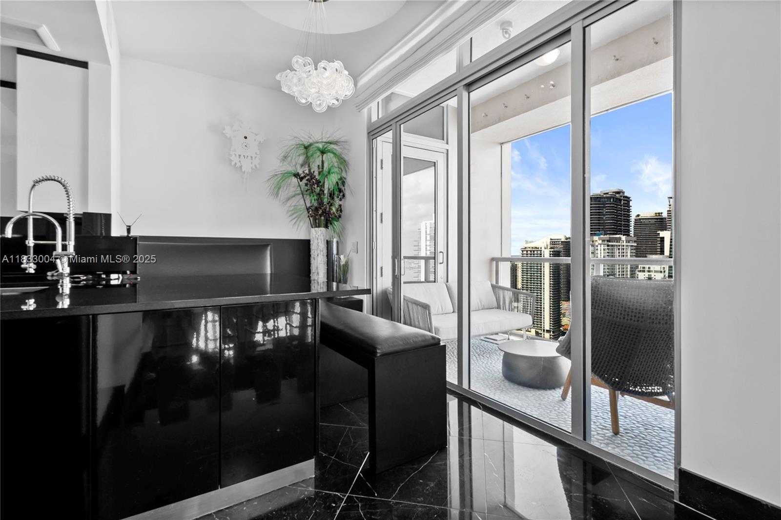 Small Image of 1425 BRICKELL AVE #42E, Miami Number 12