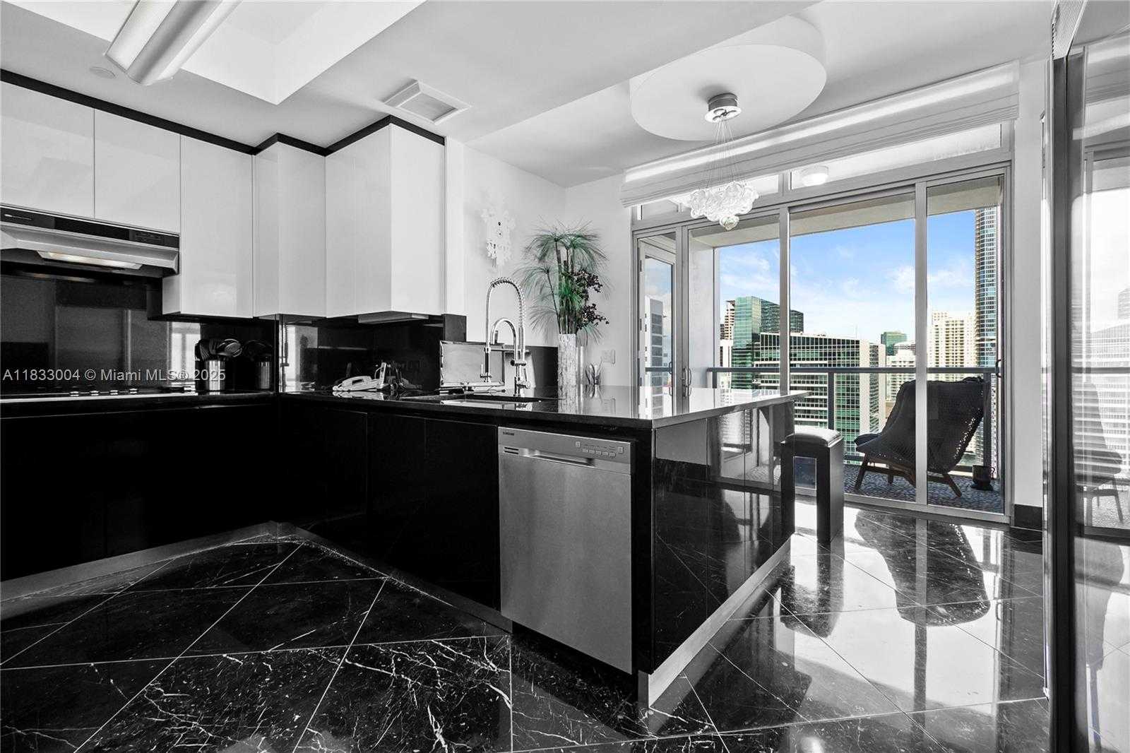 Small Image of 1425 BRICKELL AVE #42E, Miami Number 14