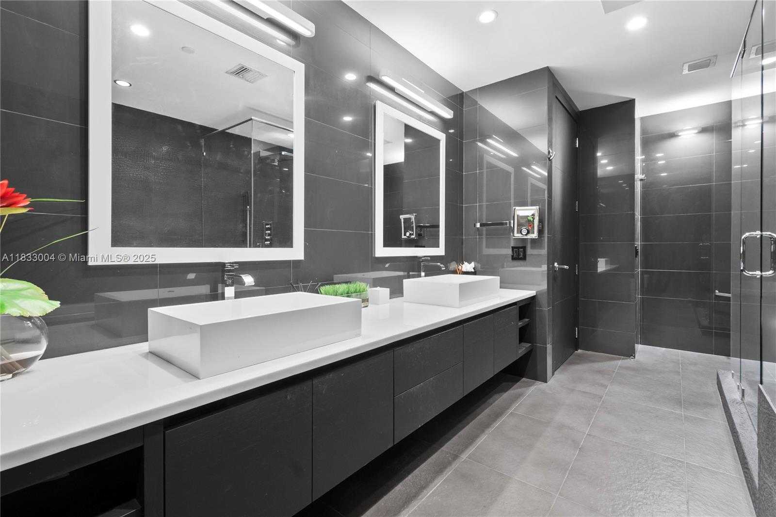 Small Image of 1425 BRICKELL AVE #42E, Miami Number 21