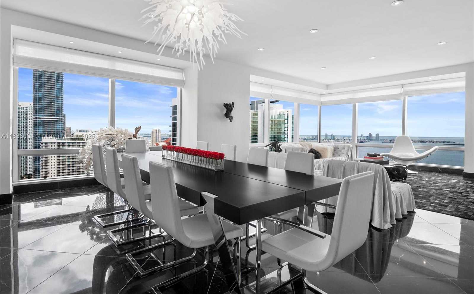 Small Image of 1425 BRICKELL AVE #42E, Miami Number 3