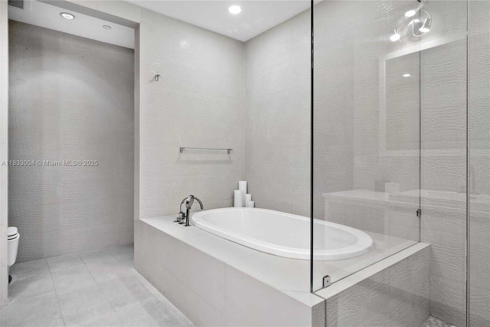 Small Image of 1425 BRICKELL AVE #42E, Miami Number 30