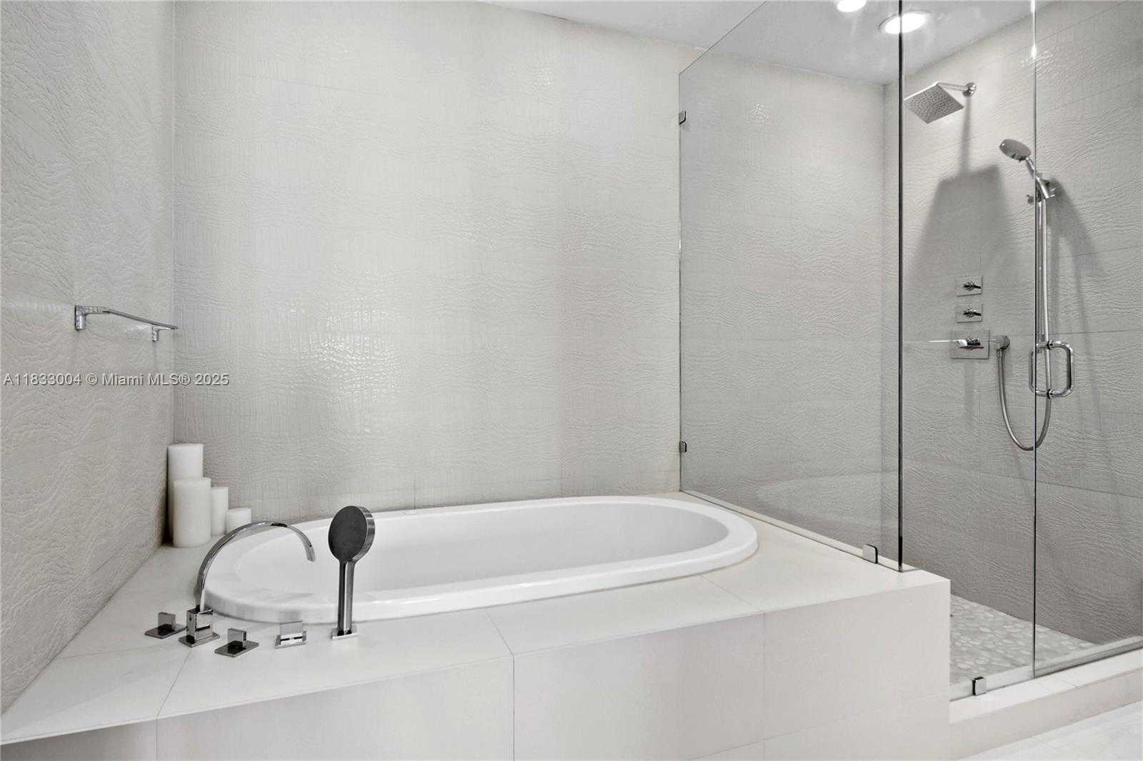 Small Image of 1425 BRICKELL AVE #42E, Miami Number 31