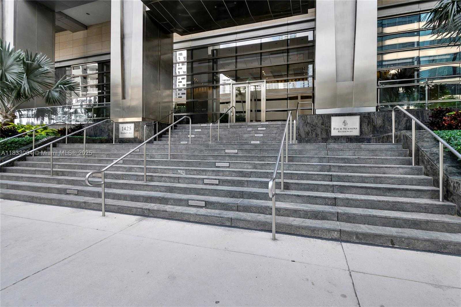 Small Image of 1425 BRICKELL AVE #42E, Miami Number 37