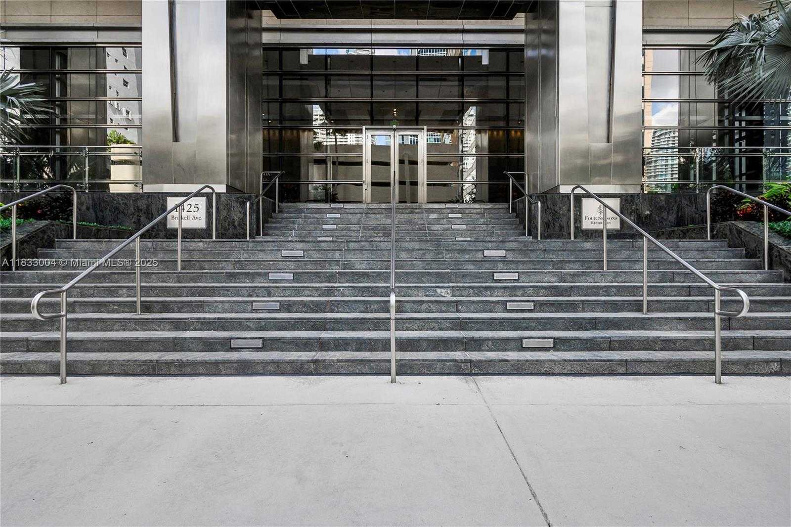 Small Image of 1425 BRICKELL AVE #42E, Miami Number 38