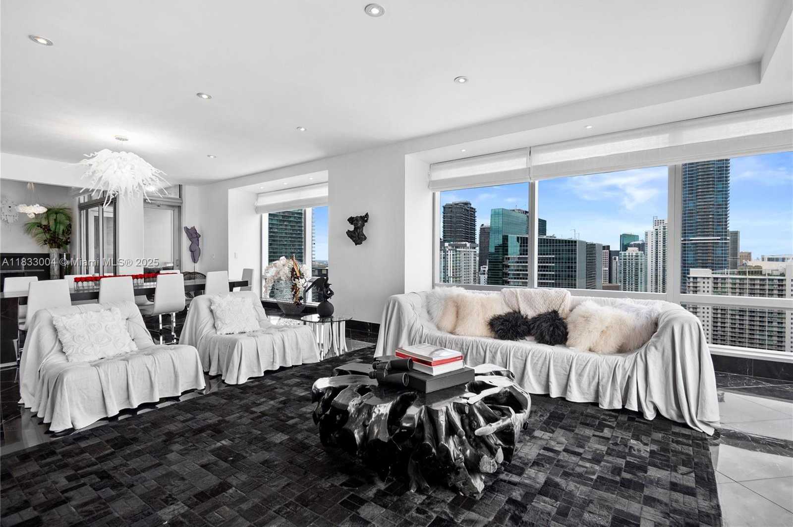 Small Image of 1425 BRICKELL AVE #42E, Miami Number 4