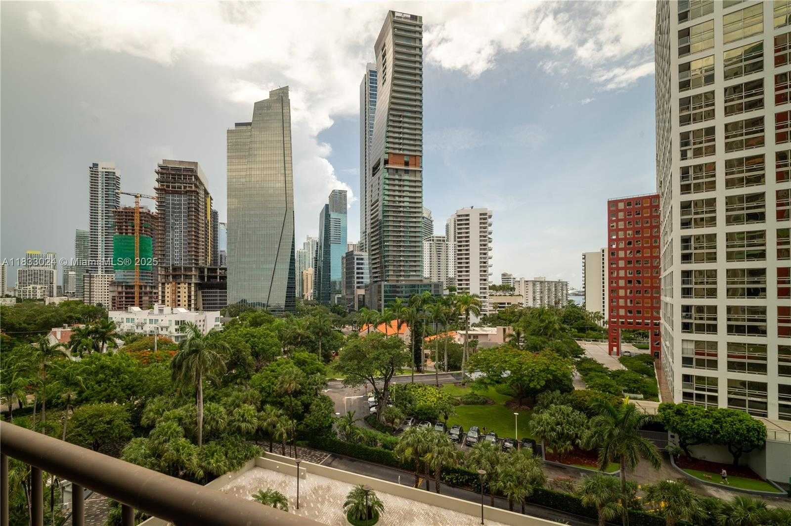 Small Image of 1581 BRICKELL AVE #508, Miami Number 7