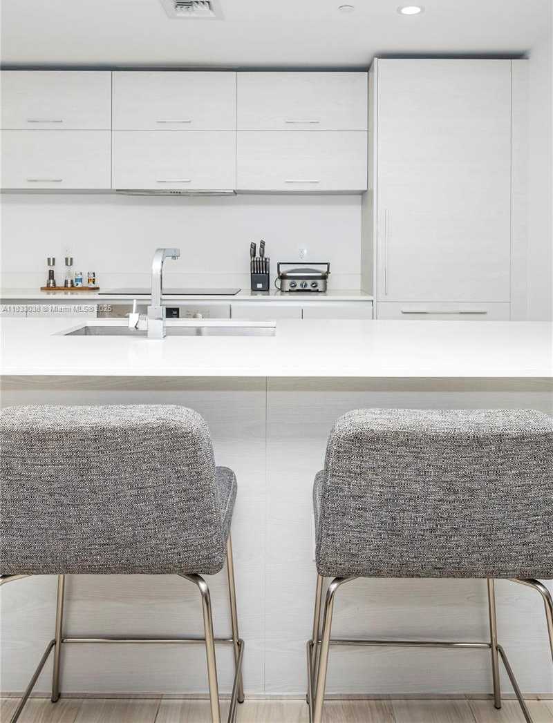 Small Image of 1300 SOUTH MIAMI AVE #2210, Miami Number 13