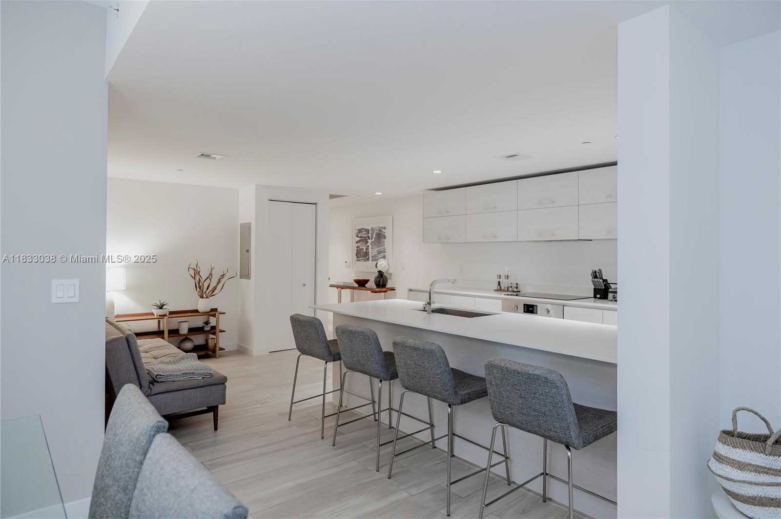 Small Image of 1300 SOUTH MIAMI AVE #2210, Miami Number 32