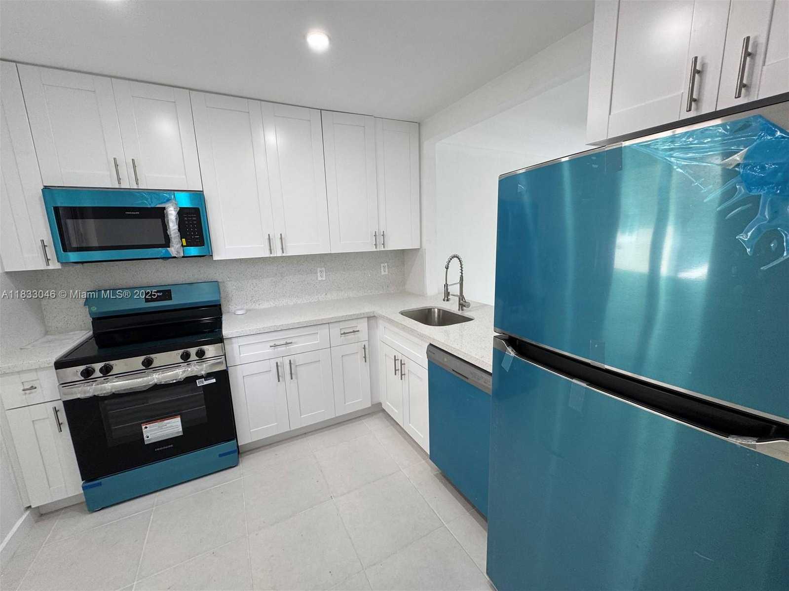 Small Image of 7915 CAMINO REAL #N-302, Miami Number 3