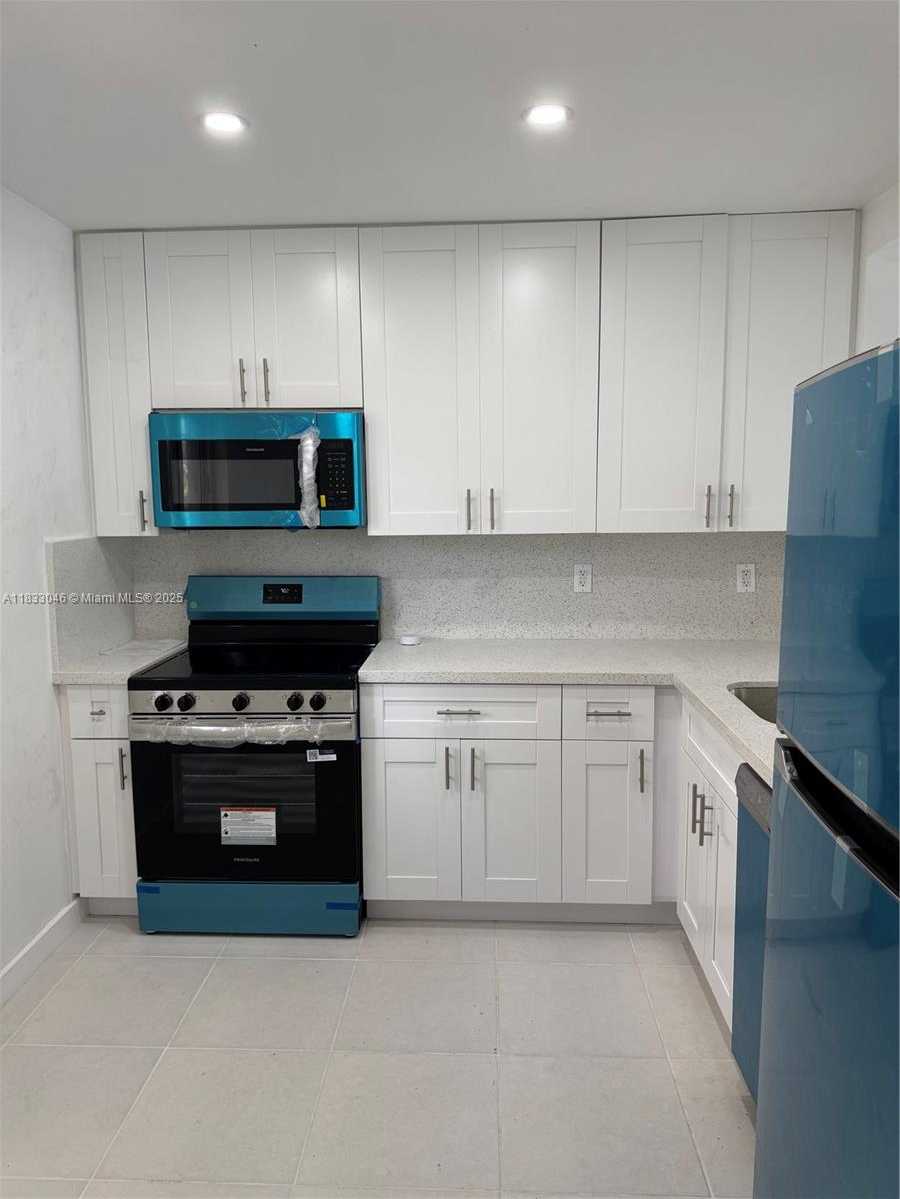 Small Image of 7915 CAMINO REAL #N-302, Miami Number 4