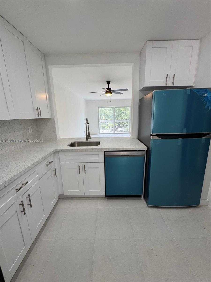 Small Image of 7915 CAMINO REAL #N-302, Miami Number 5