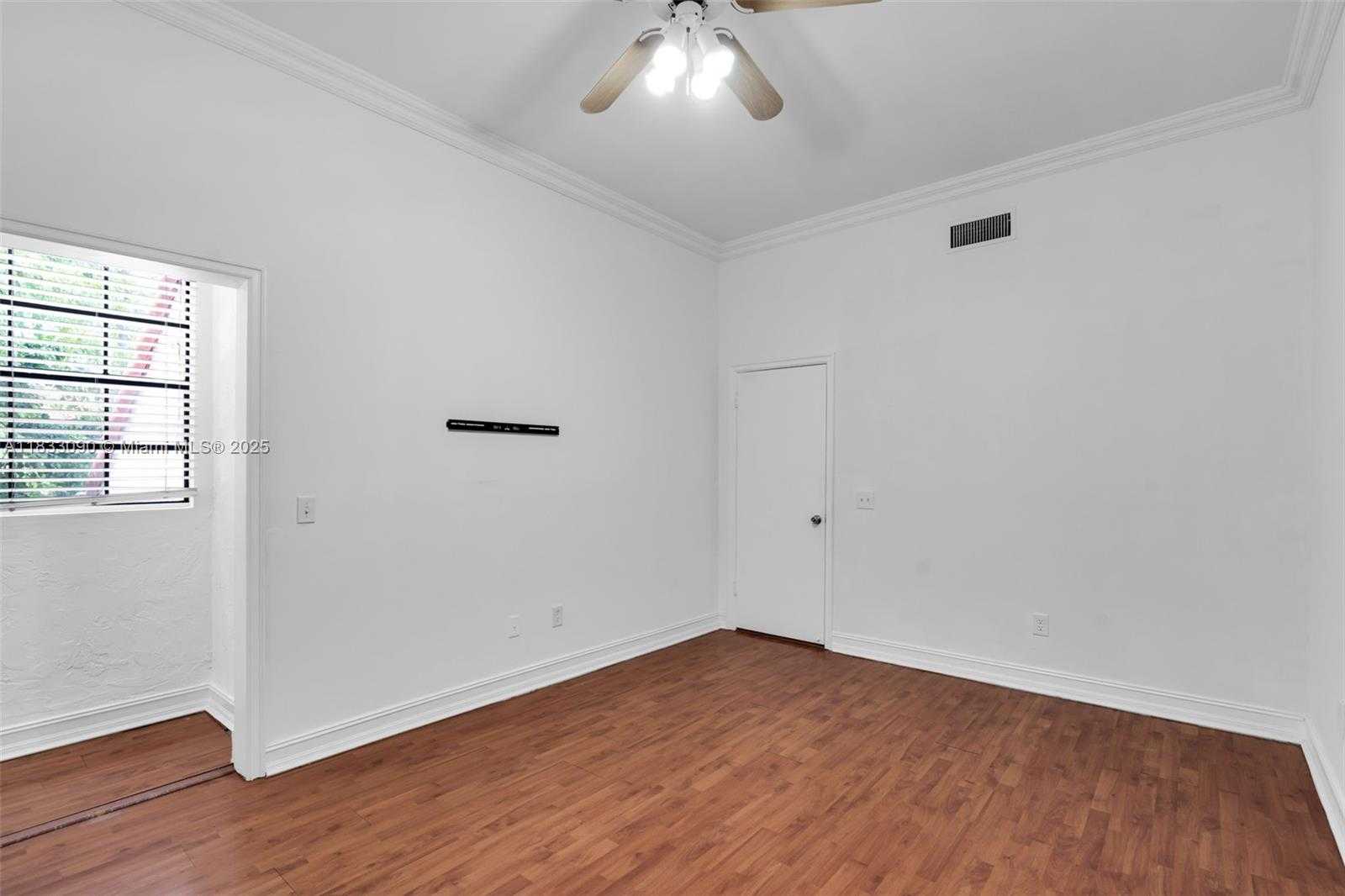 Small Image of 20908 LEEWARD CT #231-3, Aventura Number 17