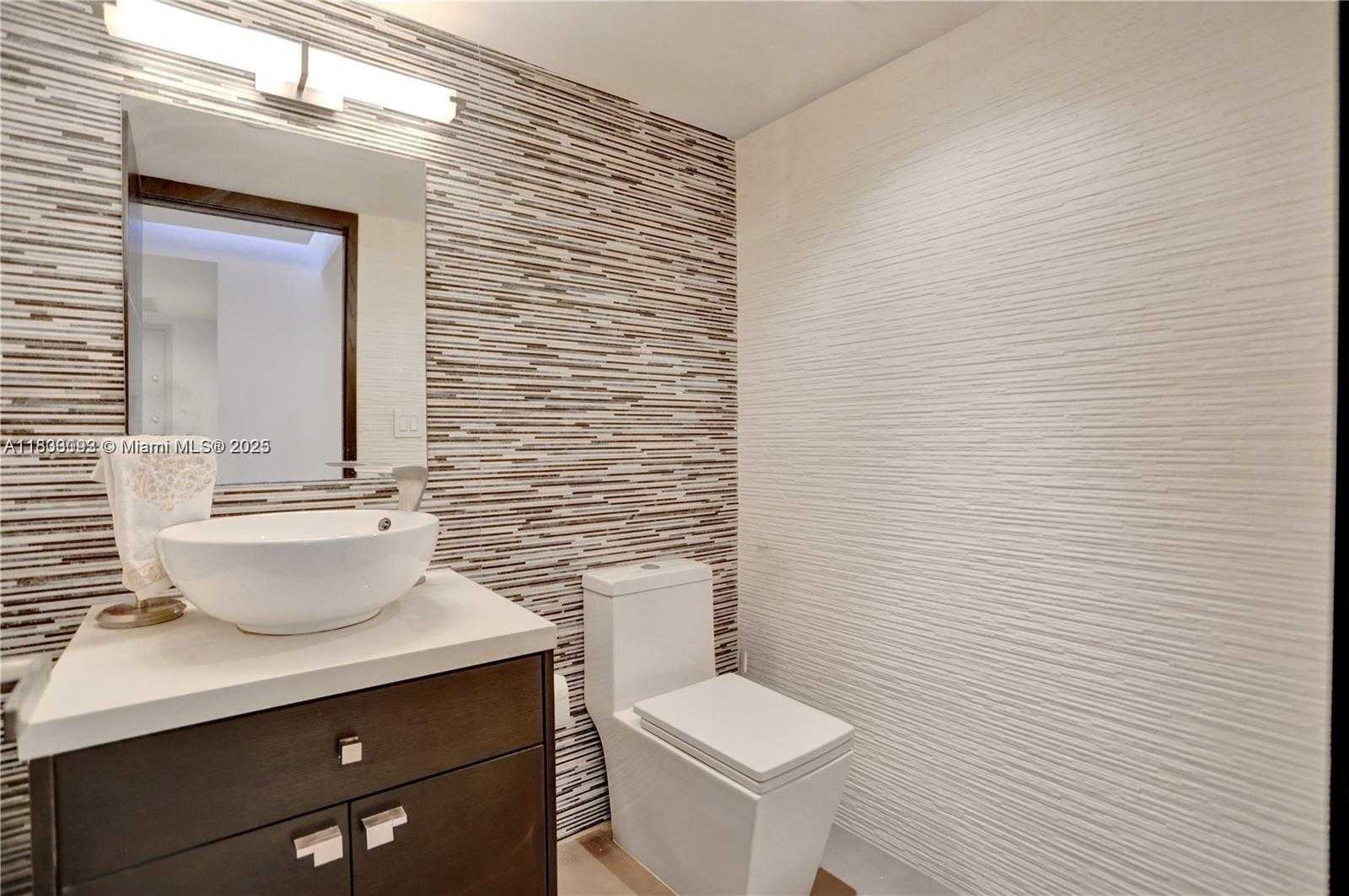 Small Image of 1627 BRICKELL AVE #605, Miami Number 13