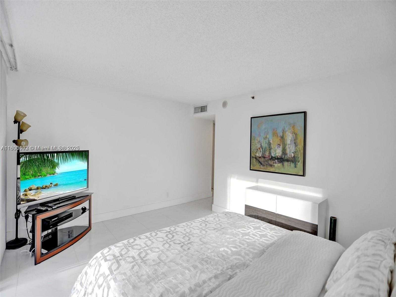 Small Image of 1627 BRICKELL AVE #605, Miami Number 16