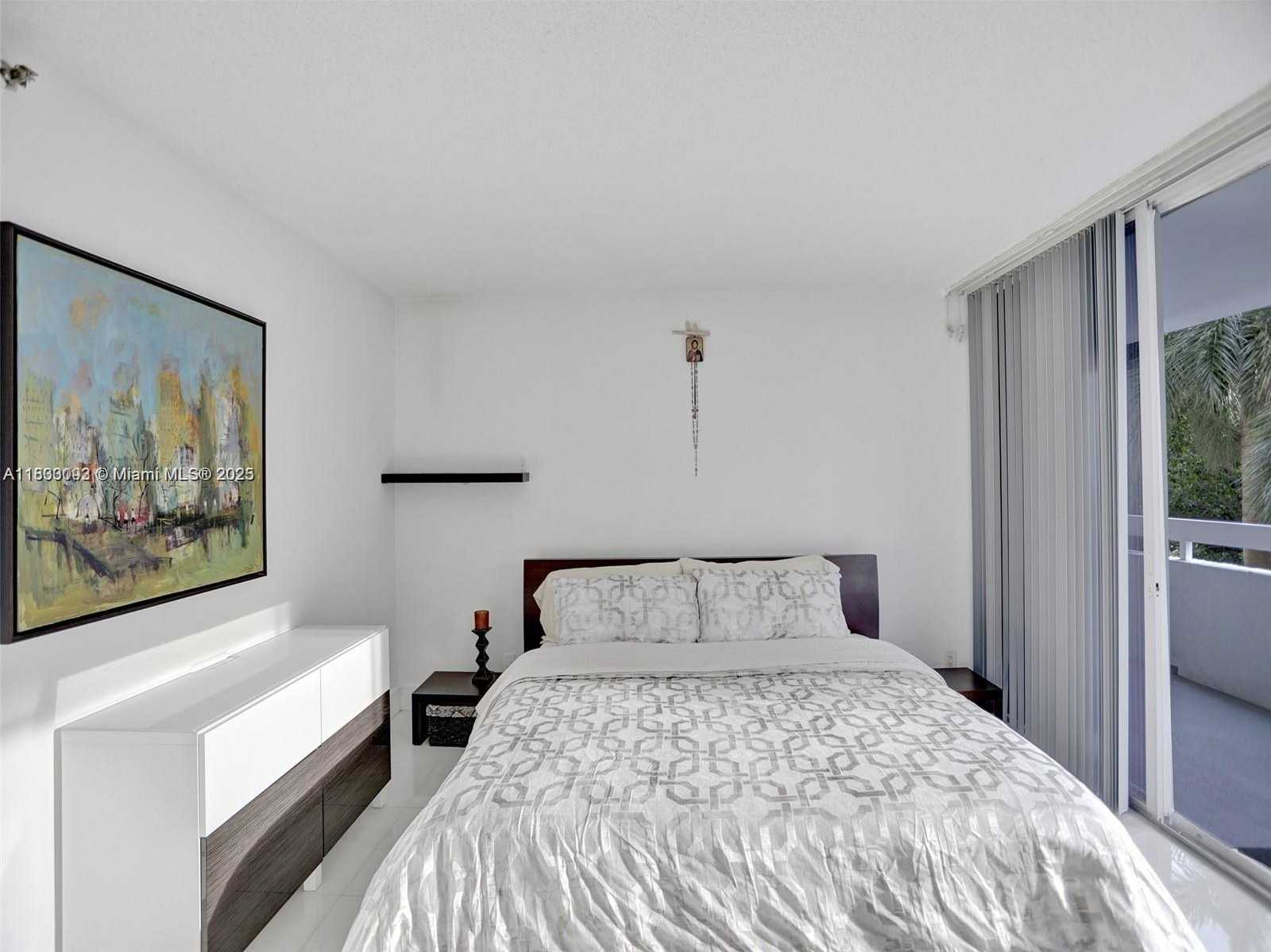 Small Image of 1627 BRICKELL AVE #605, Miami Number 17