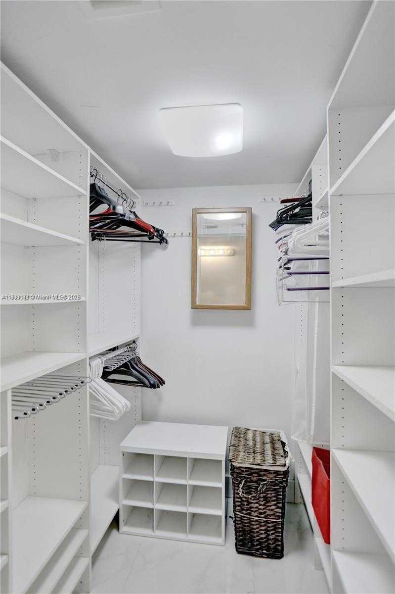 Small Image of 1627 BRICKELL AVE #605, Miami Number 20