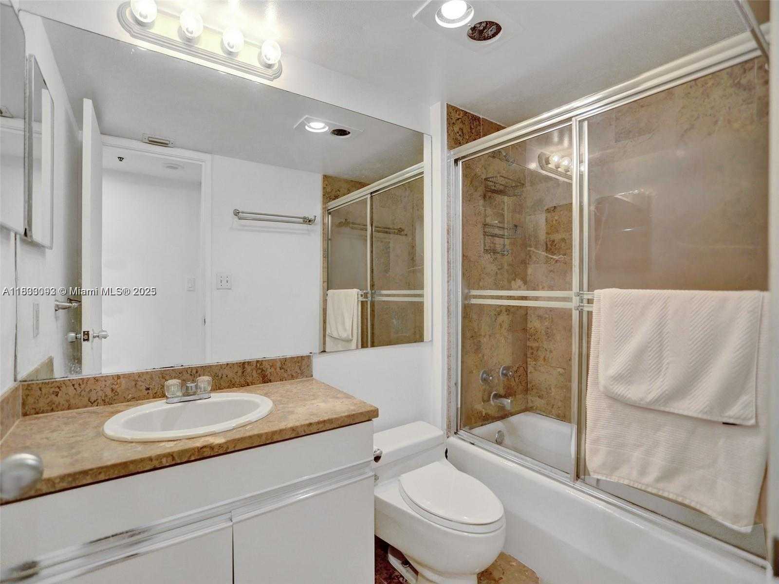 Small Image of 1627 BRICKELL AVE #605, Miami Number 21