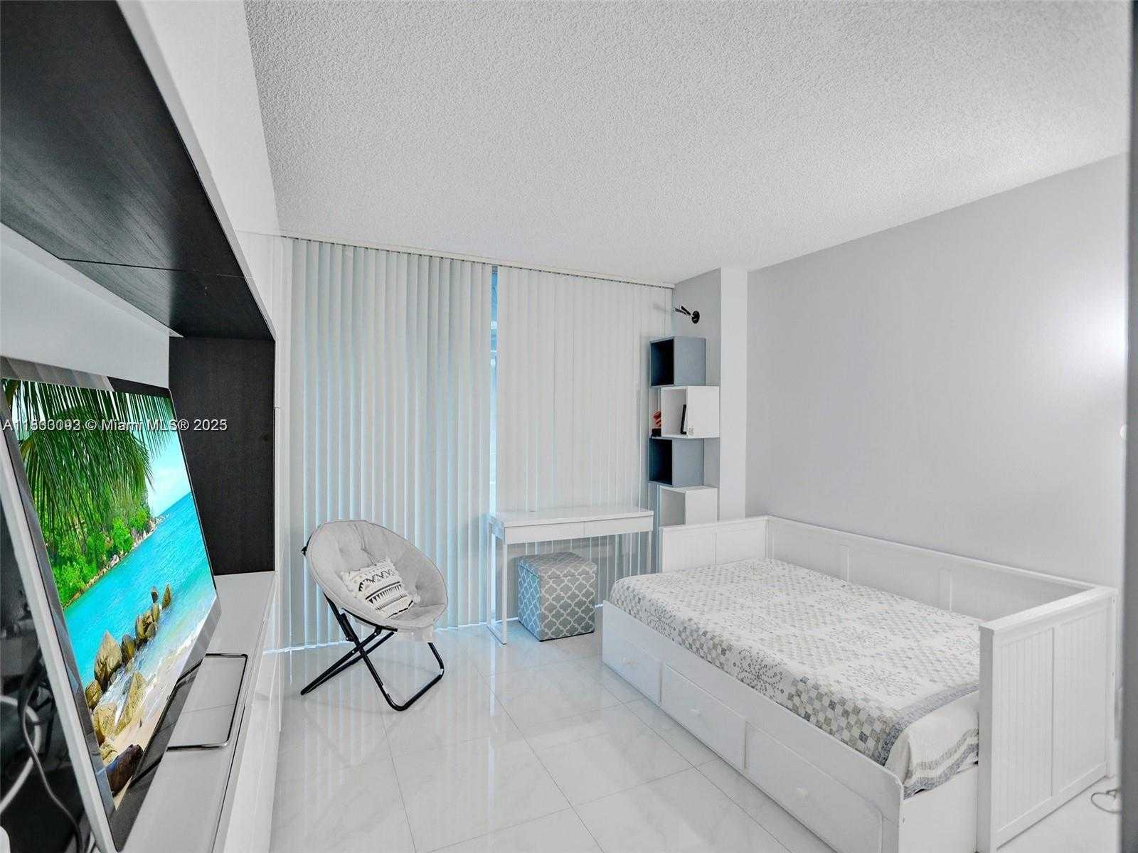 Small Image of 1627 BRICKELL AVE #605, Miami Number 23