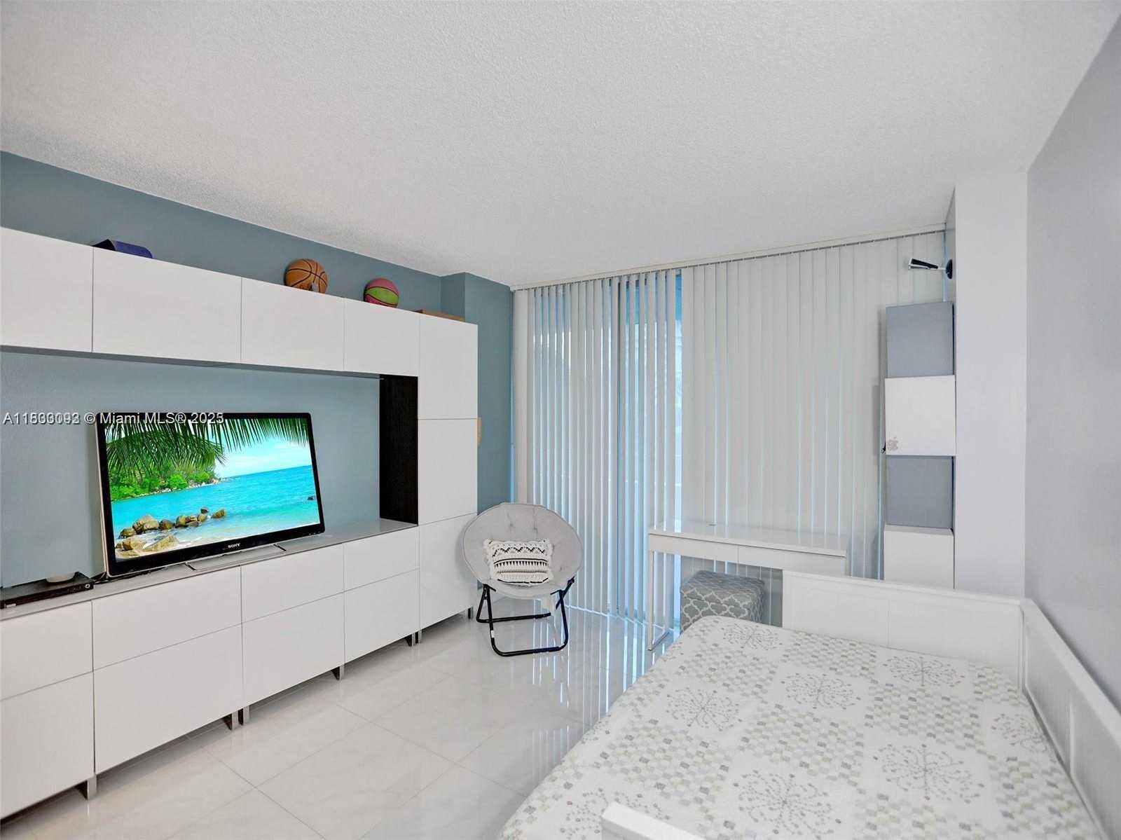 Small Image of 1627 BRICKELL AVE #605, Miami Number 24