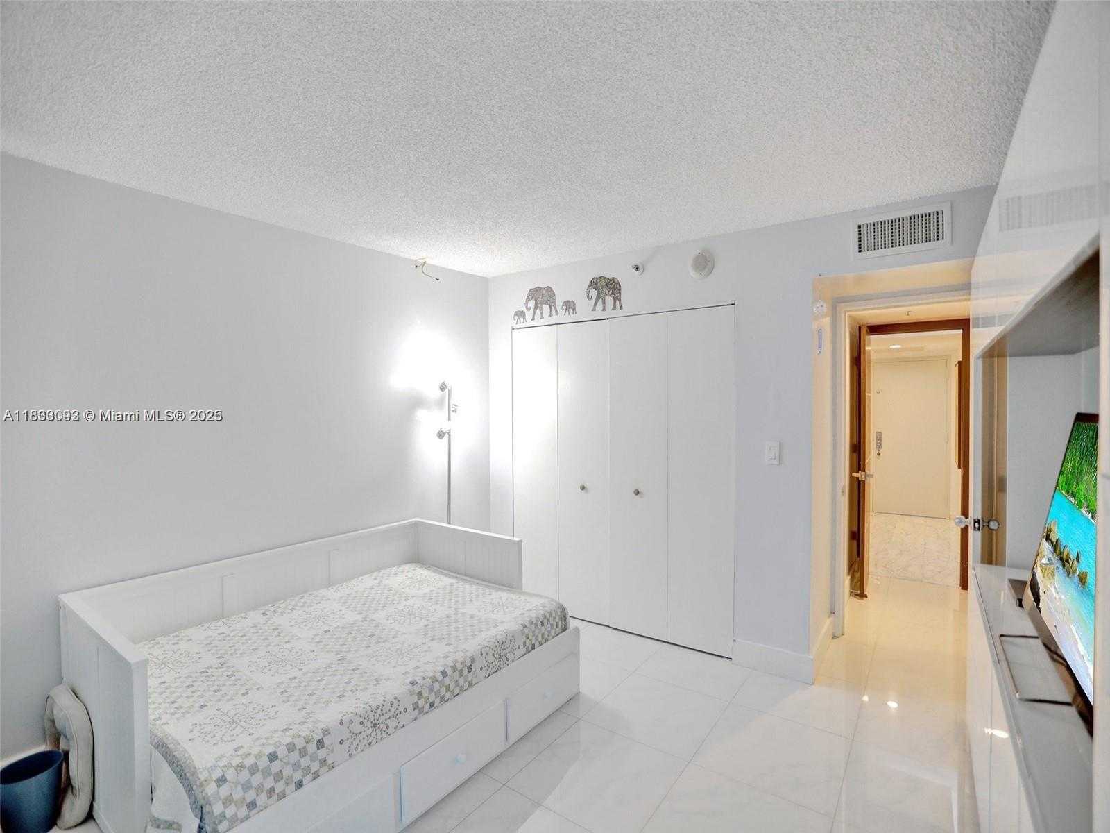 Small Image of 1627 BRICKELL AVE #605, Miami Number 25