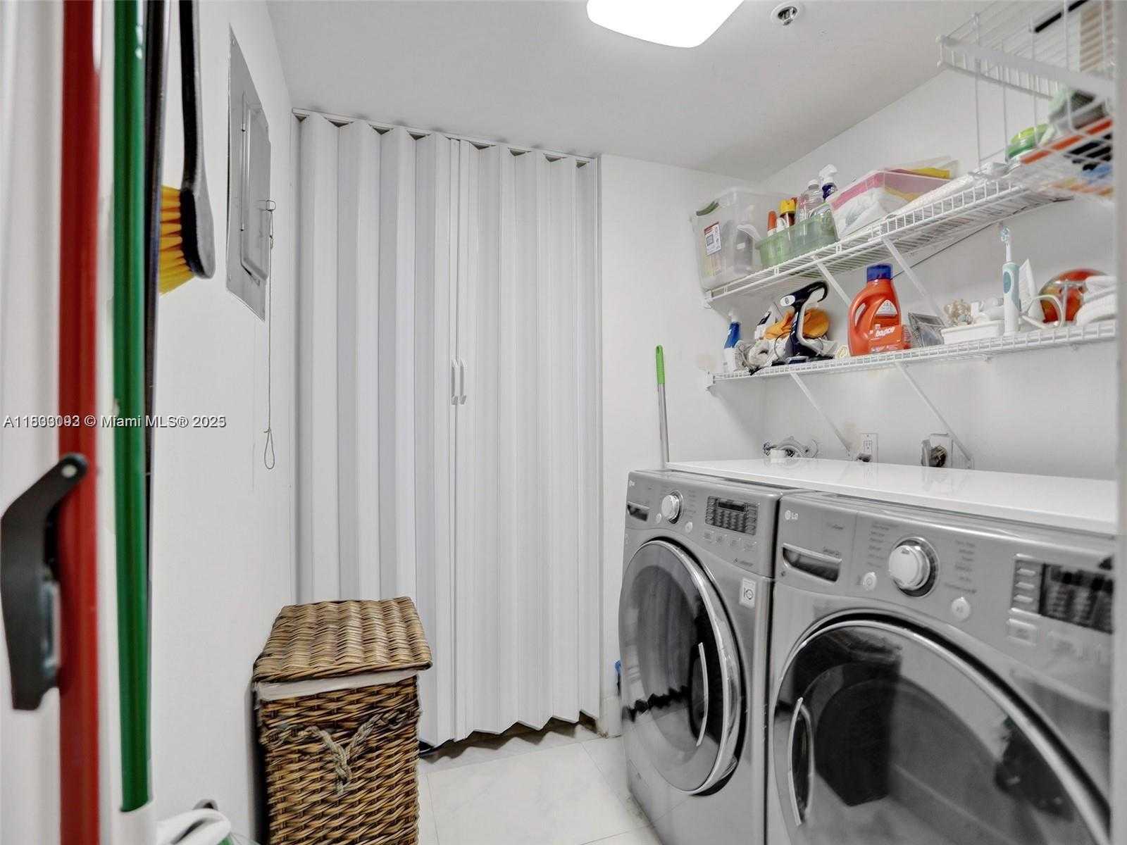 Small Image of 1627 BRICKELL AVE #605, Miami Number 27