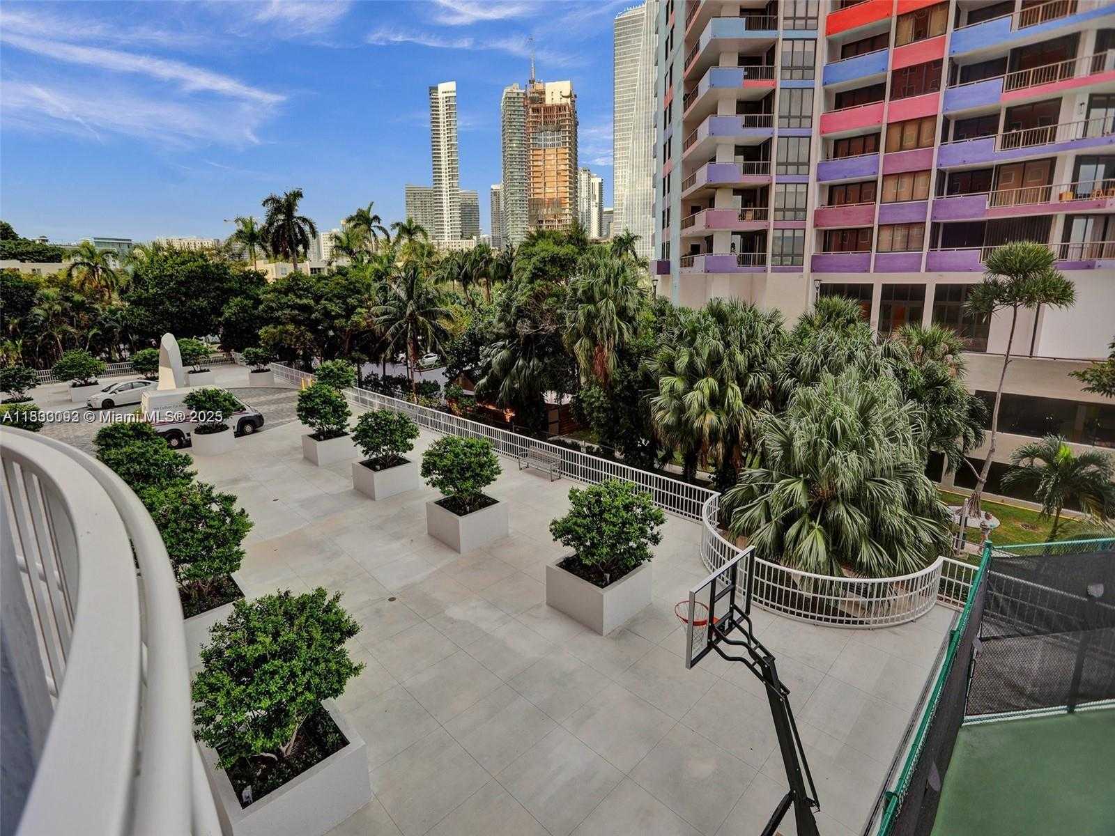 Small Image of 1627 BRICKELL AVE #605, Miami Number 3