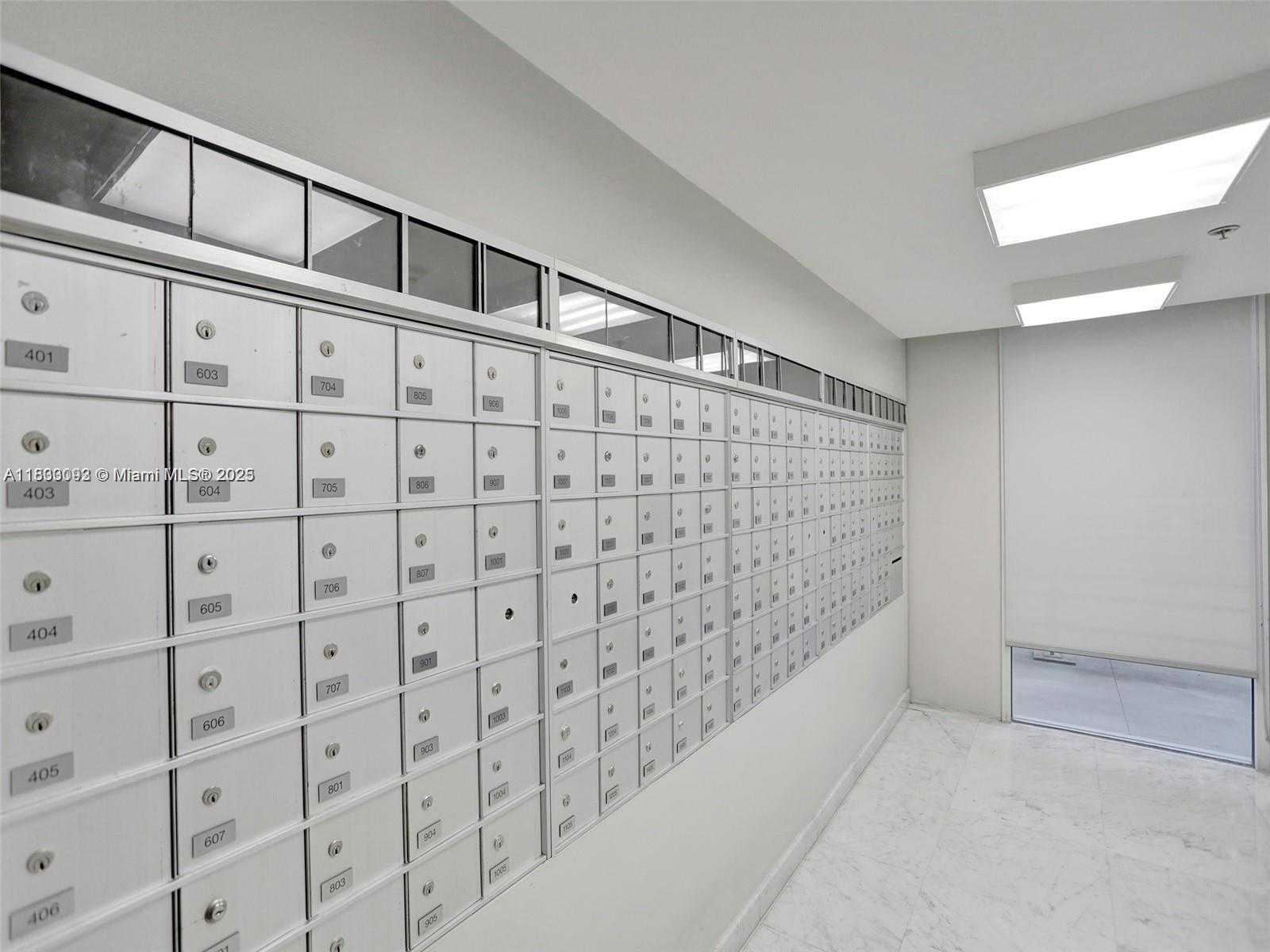 Small Image of 1627 BRICKELL AVE #605, Miami Number 40