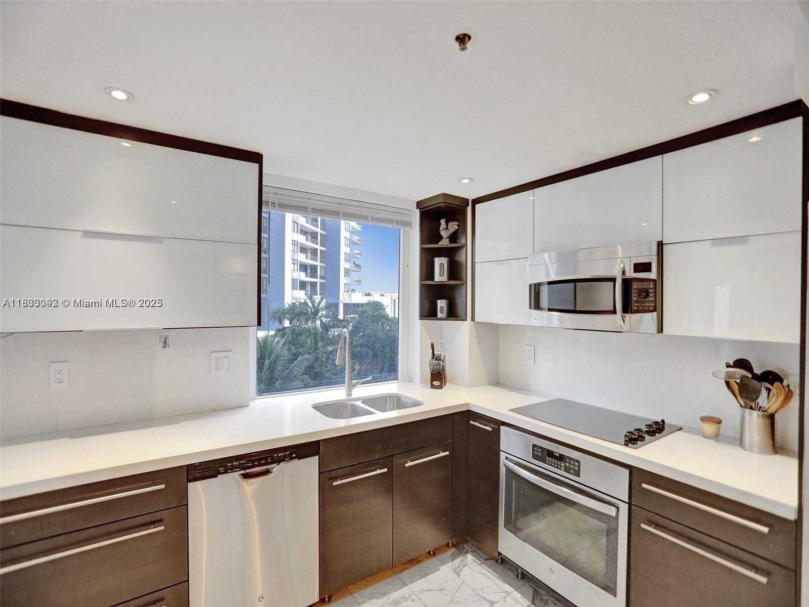 Small Image of 1627 BRICKELL AVE #605, Miami Number 9