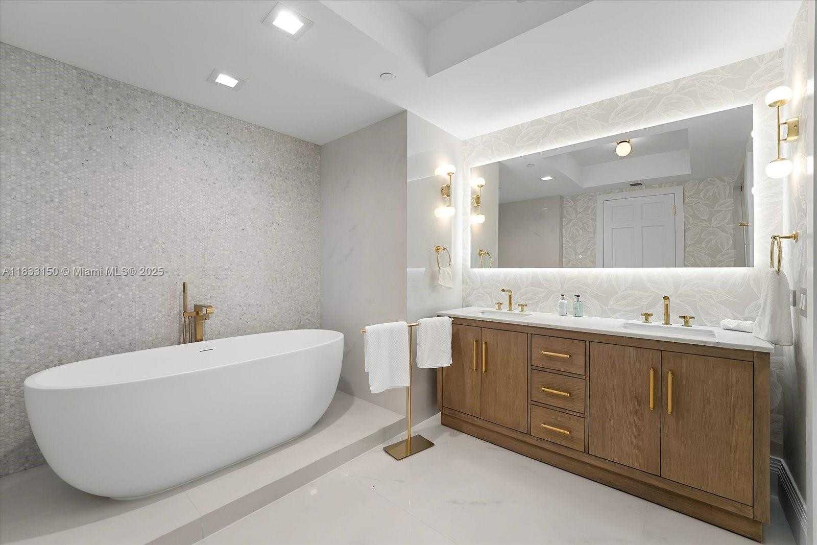 Small Image of 7441 FISHER ISLAND DR #7441, Miami Beach Number 20