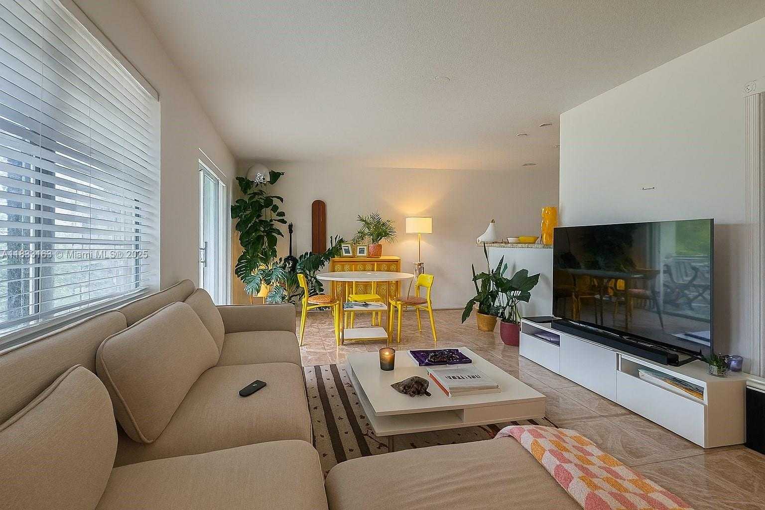 Small Image of 13101 MEMORIAL HWY 215 HWY #215, North Miami Number 3