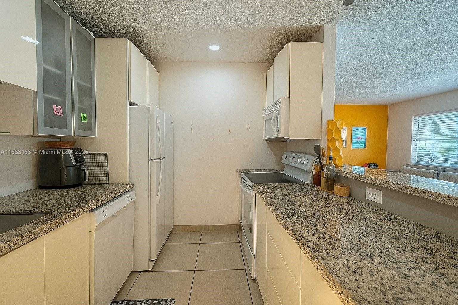 Small Image of 13101 MEMORIAL HWY 215 HWY #215, North Miami Number 4