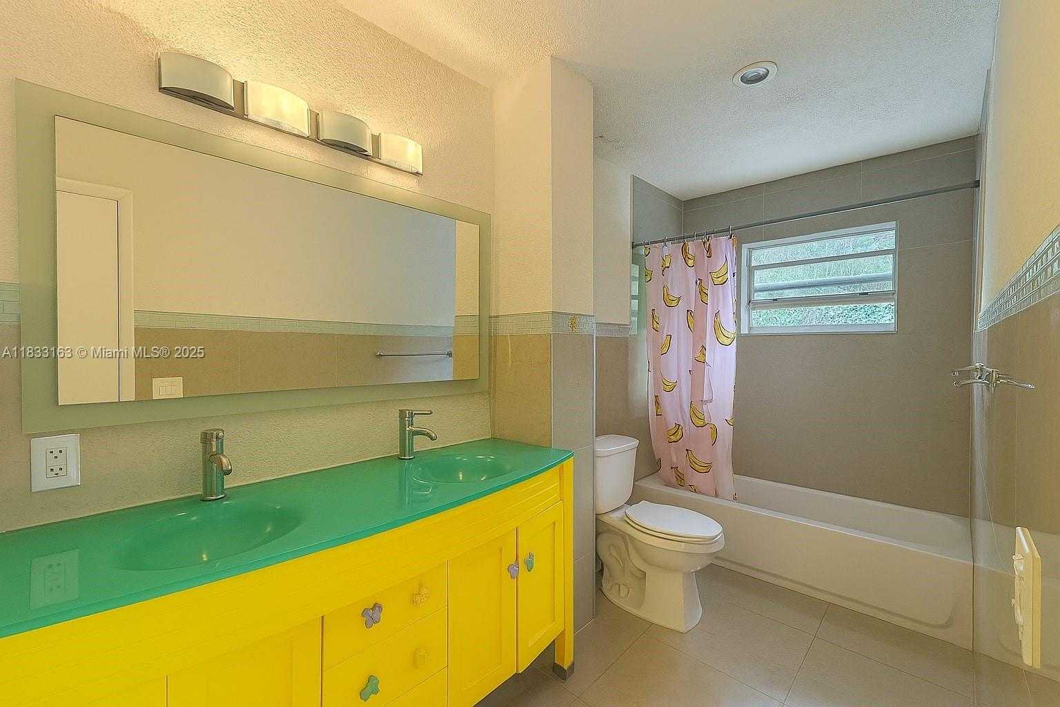 Small Image of 13101 MEMORIAL HWY 215 HWY #215, North Miami Number 8