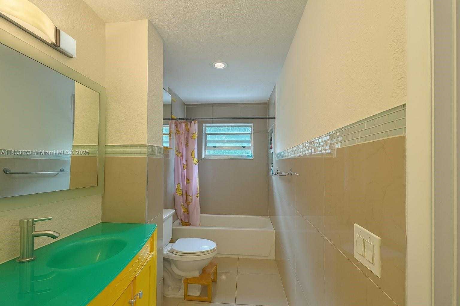 Small Image of 13101 MEMORIAL HWY 215 HWY #215, North Miami Number 9